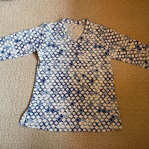 Lightweight blue patterned 3/4 length sleeve top, size xs